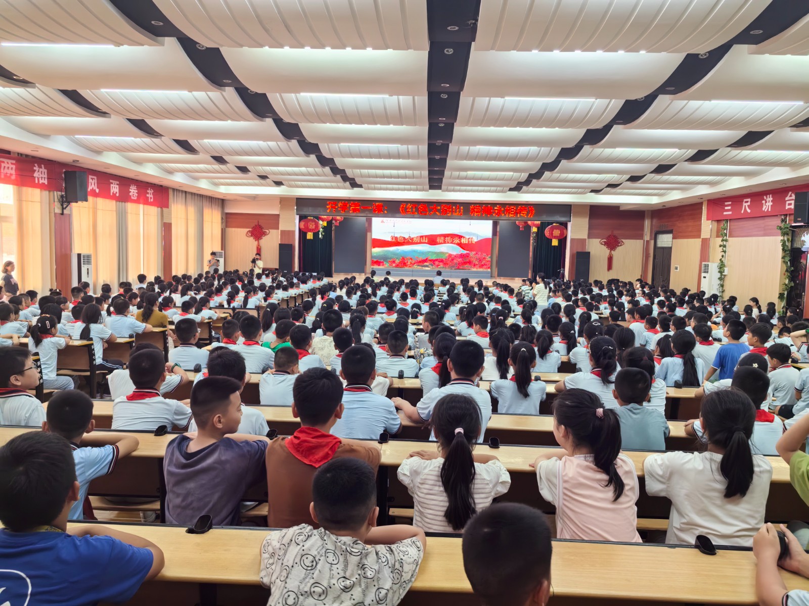 新县宏桥小学大别山宣讲课1.jpg 新县宏桥小学大别山宣讲课1.jpg