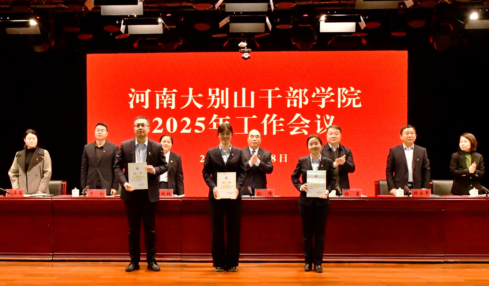 奖项1.jpg 奖项1.jpg
